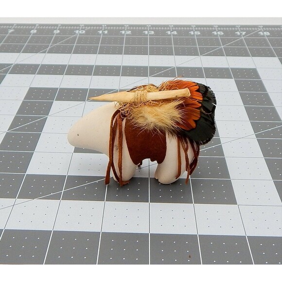 Fetish White Bear Feather Offering Signed Iesaray '94 3 inch Southwest Decor - Picture 1 of 8